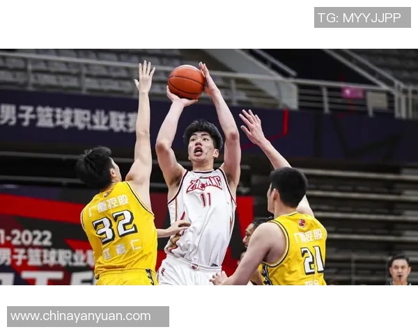 余嘉豪:从青涩少年到篮球场上的璀璨明星之路探秘 余嘉豪:从青涩少年到篮球场上的璀璨明星之路探秘