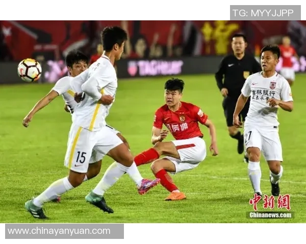 河床队与圣塔菲联队激战正酣谁将赢得这场精彩对决